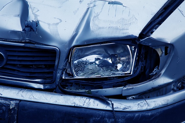 Wypadek samochodowy – co robić krok po kroku?