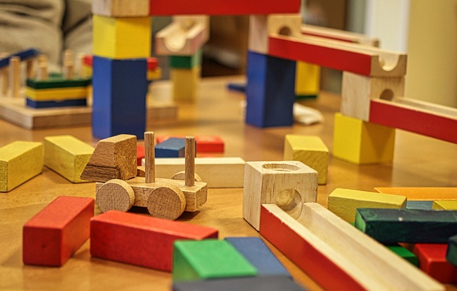 Zabawki Montessori i ich wpływ na rozwój umiejętności poznawczych